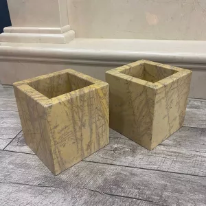 Кашпо из мрамора Амарилло Триана