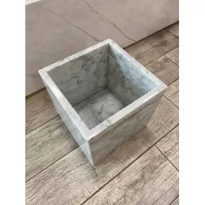 Кашпо из мрамора Bianco Carrara