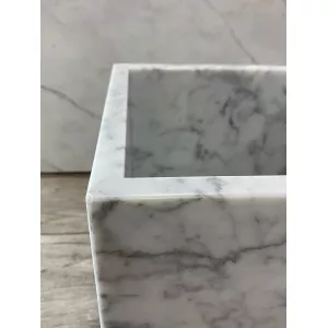 Кашпо из мрамора Bianco Carrara