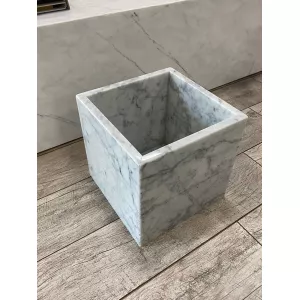 Кашпо из мрамора Bianco Carrara