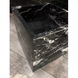 Кашпо из мрамора Nero Marquina