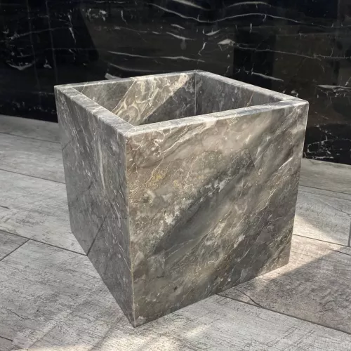 Каменное кашпо из серого мрамора