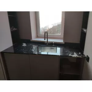 Мрамор Nero Marquina